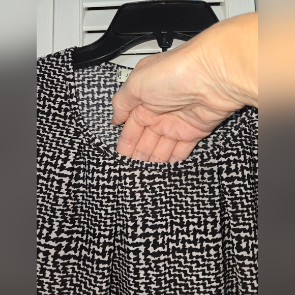 Jon & Anna Women's XL Black and White Patterned Top - Picture 4 of 11